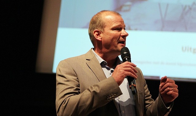 e-Crowd Pitching